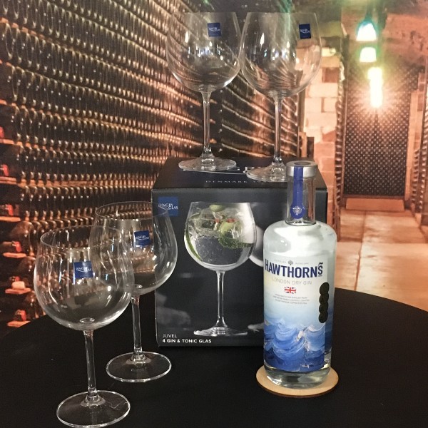 et eller andet sted I tide ugentlig Tilbud Sampak: Hawthorns London Dry Gin og 6 Lyngby Gin Glas - Smageklubben et eller andet sted I tide ugentlig Tilbud Sampak: Hawthorns London Dry Gin og 6 Lyngby Gin Glas - Smageklubben